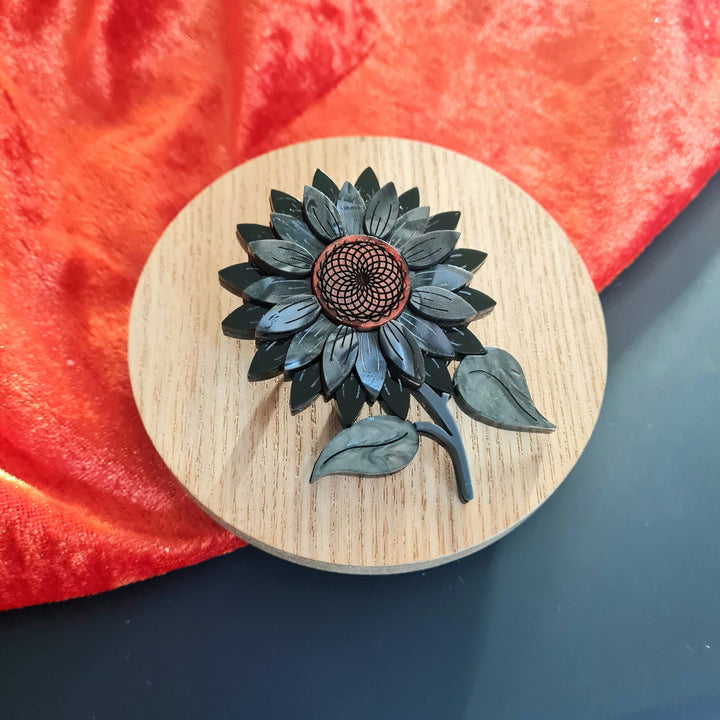 Cherryloco : Black Sunflower Brooch [PRE-ORDER]