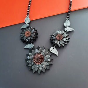 Cherryloco : Black Sunflower Charm Necklace [PRE-ORDER]