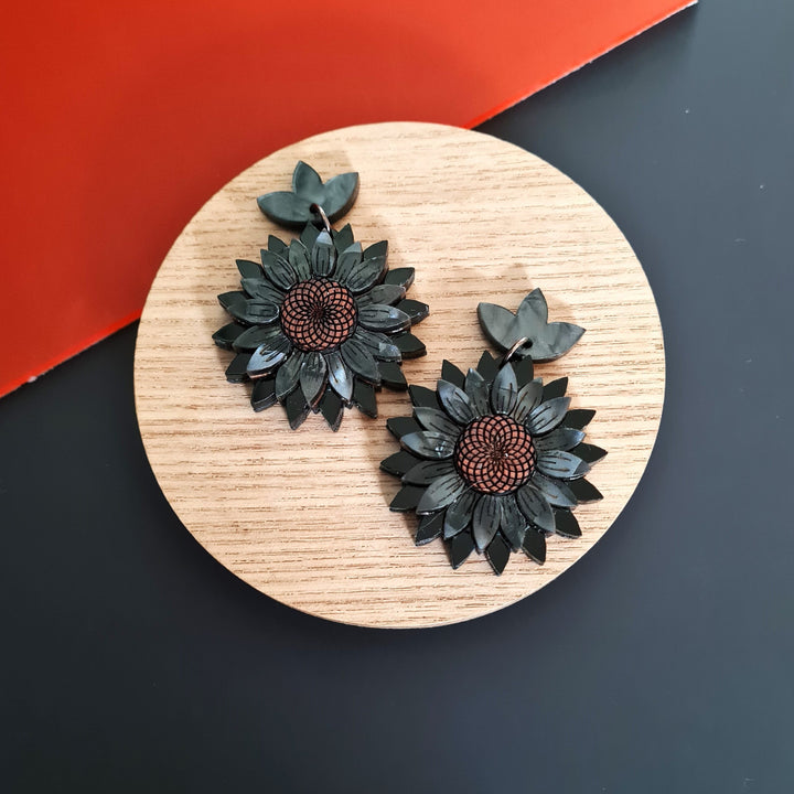 Cherryloco : Black Sunflower Dangle earrings [PRE-ORDER]