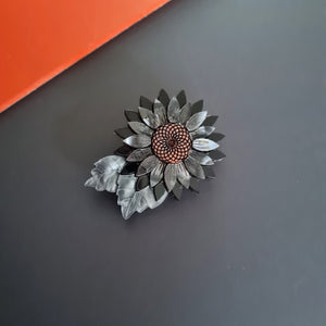 Cherryloco : Black Sunflower Pin Brooch [PRE-ORDER]