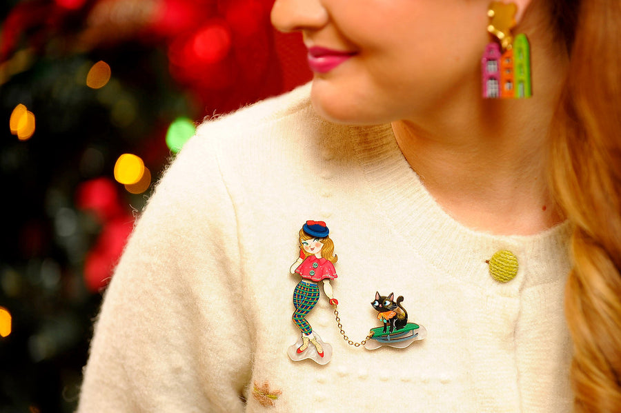 Laliblue : Christmas : Brooch for girl with cat on sled