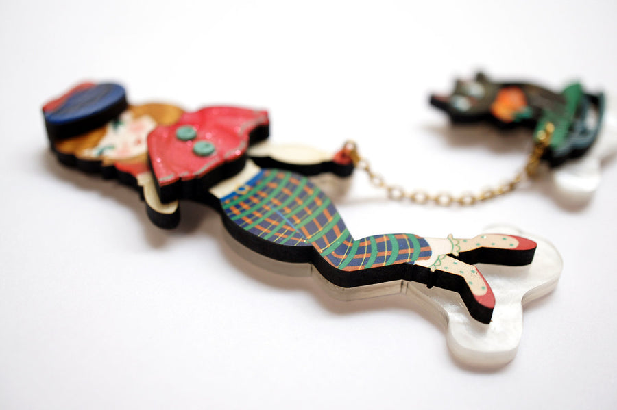 Laliblue : Christmas : Brooch for girl with cat on sled