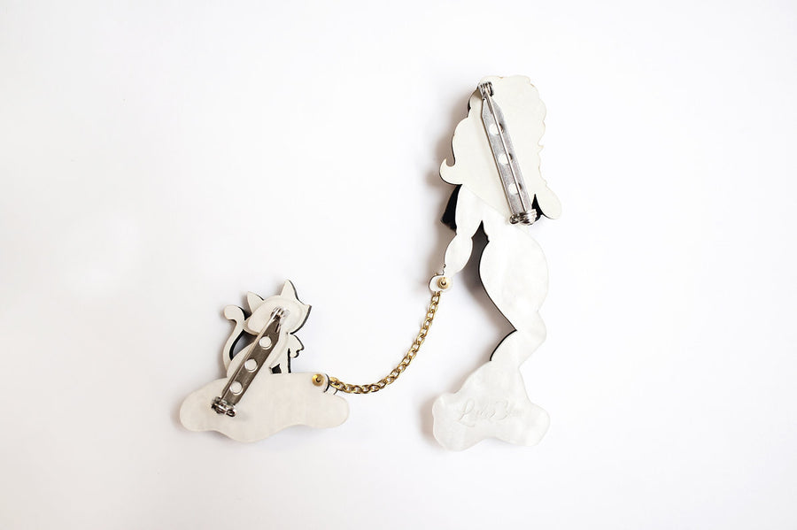 Laliblue : Christmas : Brooch for girl with cat on sled