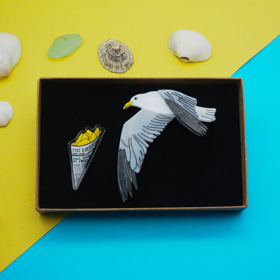 Dolly Dimple Design : Seagull Brooch with Chips Pin Badge
