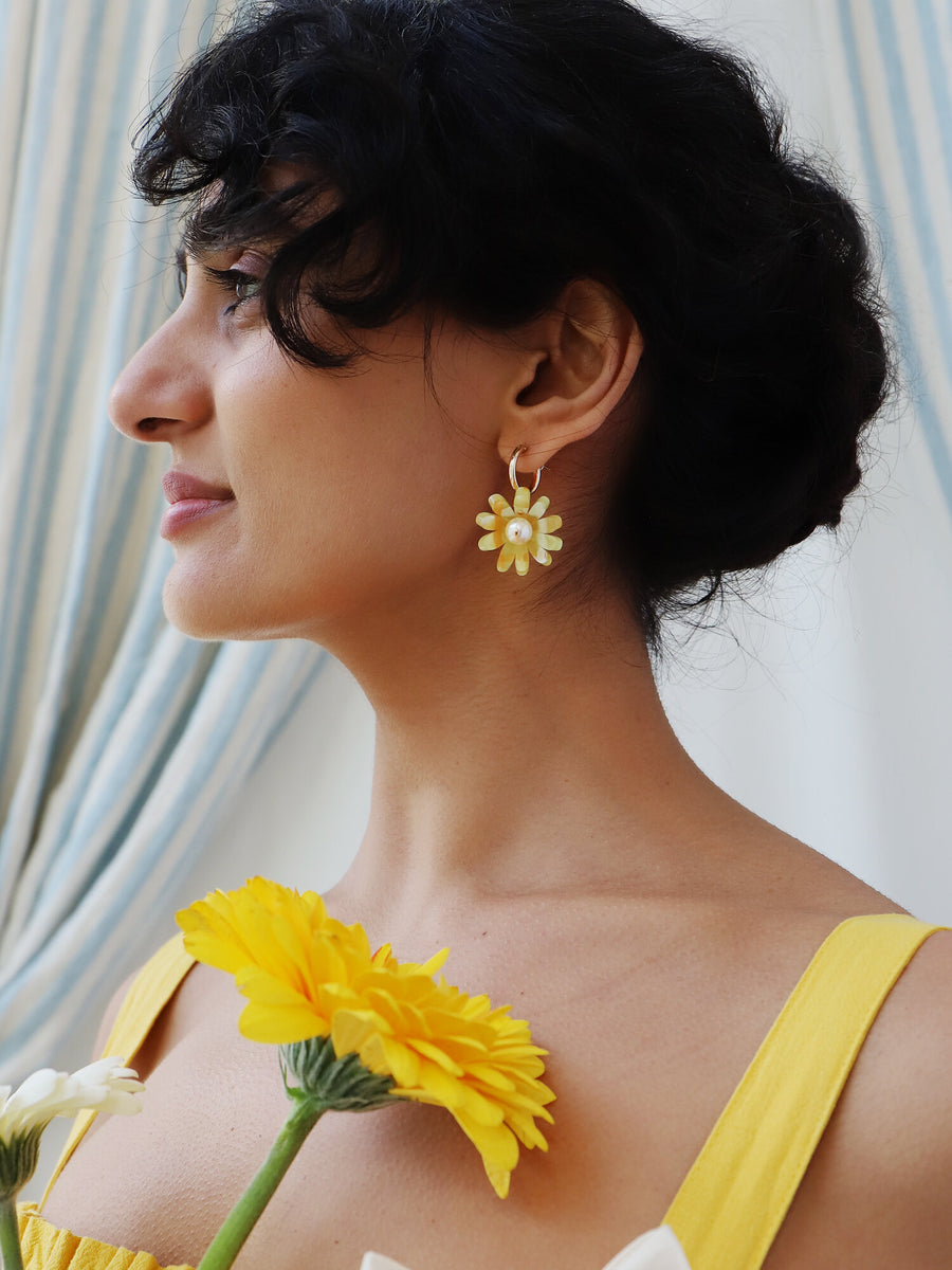 Wolf & Moon : Daisy Hoops in Honey