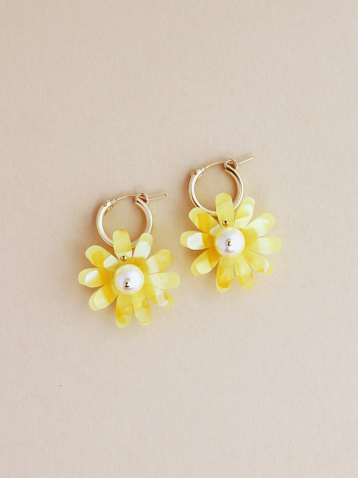 Wolf & Moon : Daisy Hoops in Honey