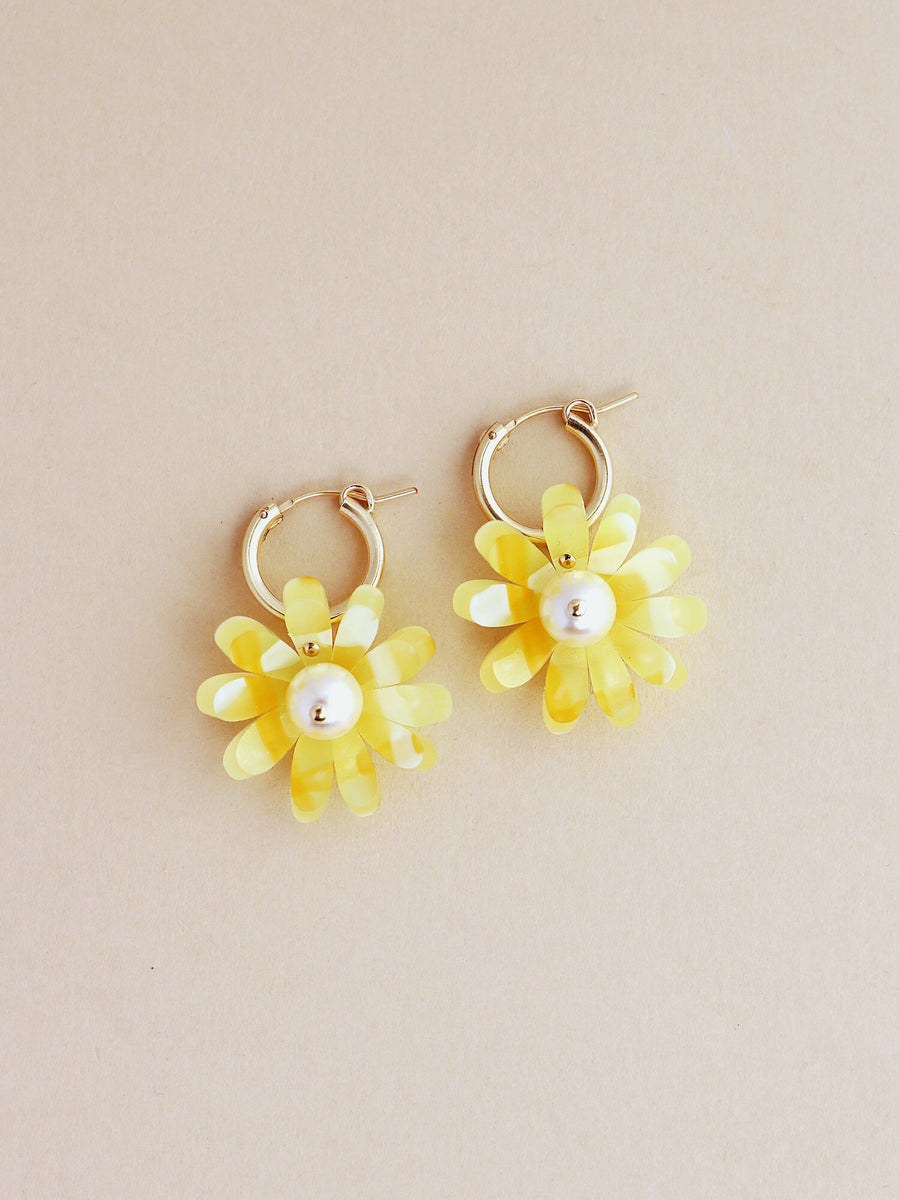 Wolf & Moon : Daisy Hoops in Honey