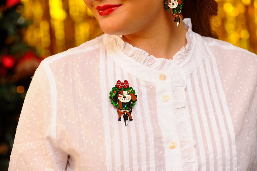 Laliblue : Christmas : Dog in a Christmas wreath brooch