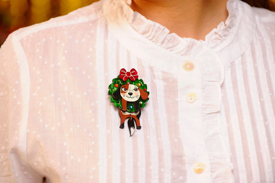 Laliblue : Christmas : Dog in a Christmas wreath brooch