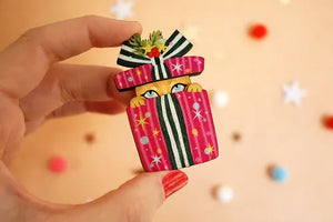 LaliBlue :  Christmas : Gift Brooch with Kitten [PRE-ORDER]