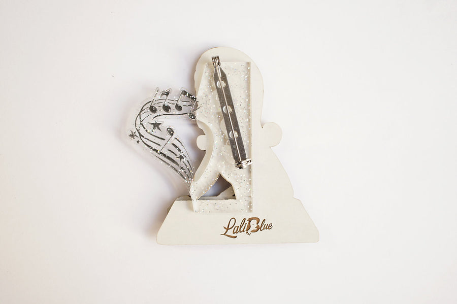 Laliblue : Christmas : Girl with a record player brooch