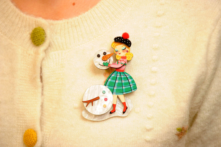 Laliblue : Christmas : Girl with a snowman brooch