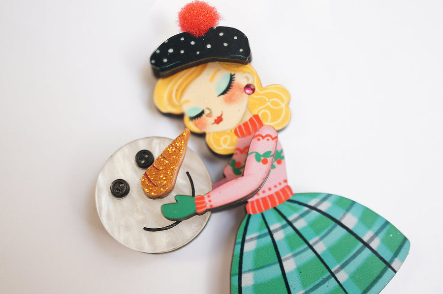 Laliblue : Christmas : Girl with a snowman brooch