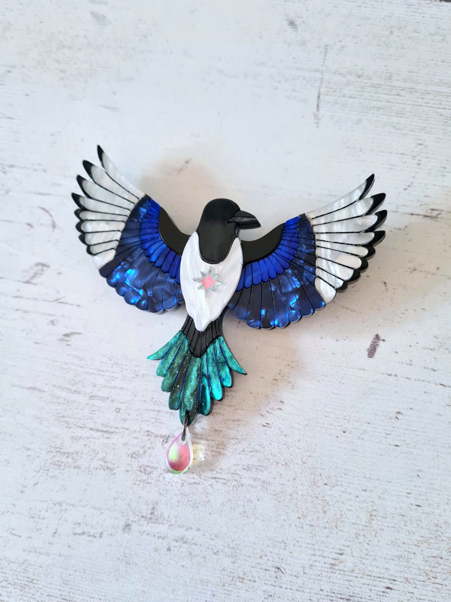 Cherryloco : Magpie in Flight Brooch