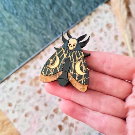 Cherryloco : Mystic moon moth pin