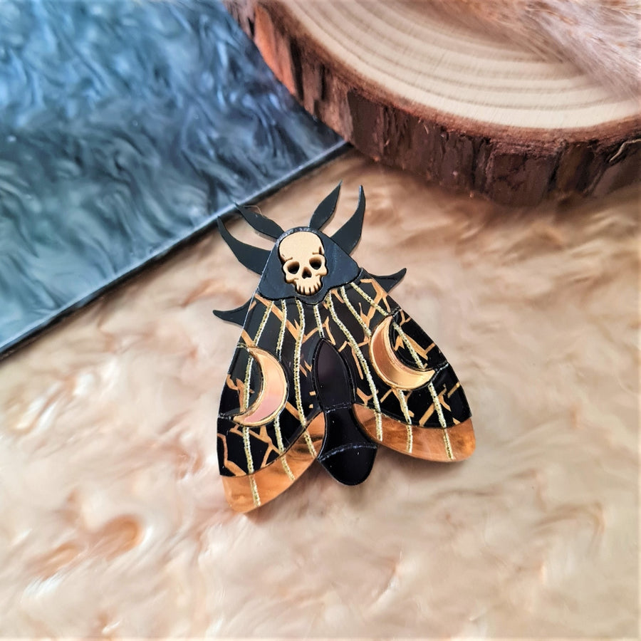 Cherryloco : Mystic moon moth pin