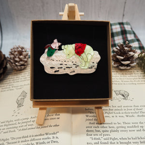 Dolly Dimple Design :  Pooh and Piglet in the Snow Brooch [PRE-ORDER]