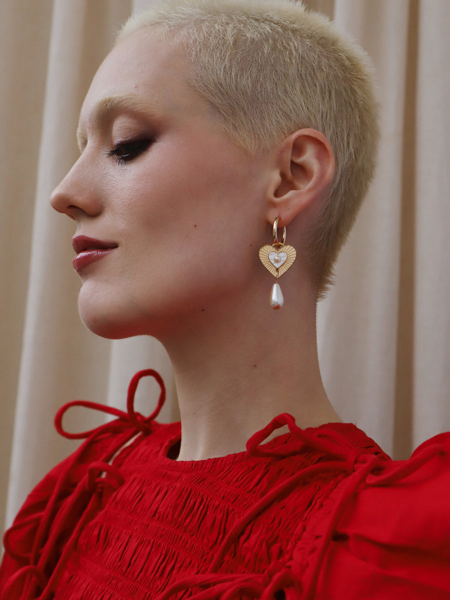 Wolf & Moon : Robyn Drop Hoops in Cream