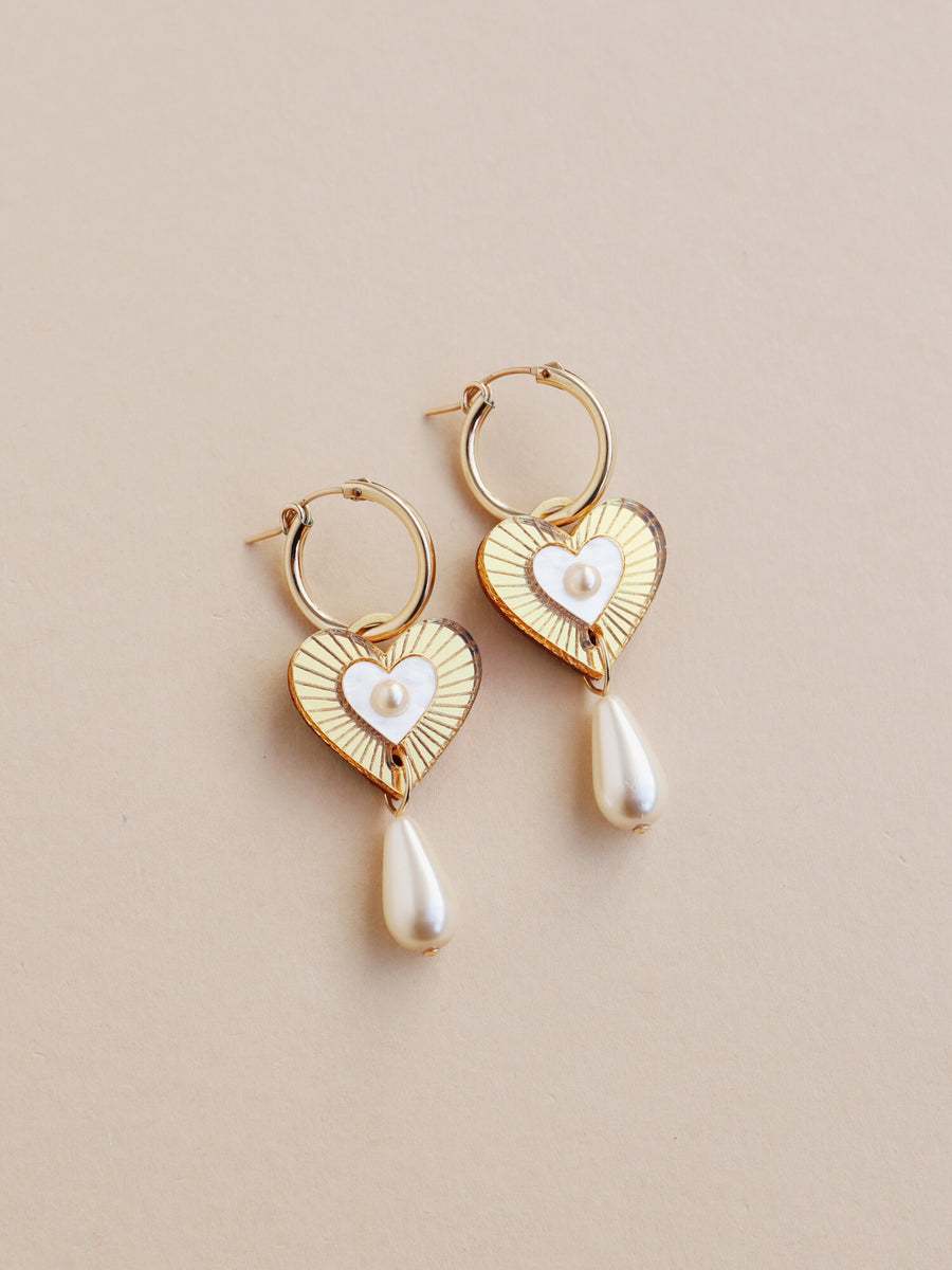 Wolf & Moon : Robyn Drop Hoops in Cream