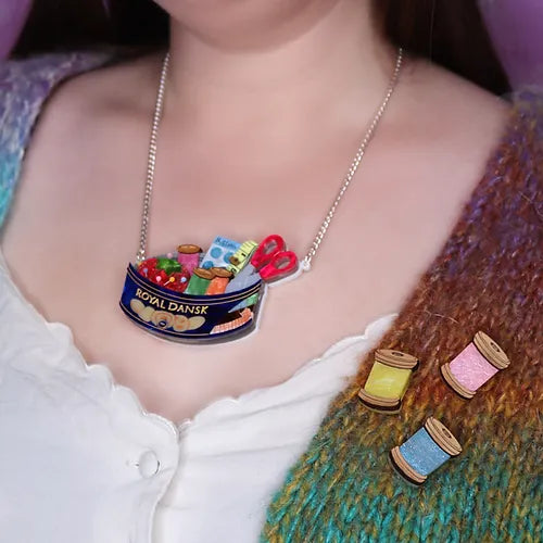 Kimchi & Coconut : Sewing Tin Brooch/Necklace