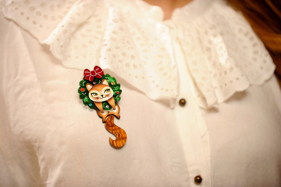 Laliblue : Christmas : Squirrel in a Christmas wreath Brooch