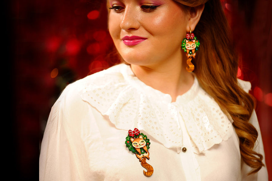 Laliblue : Christmas : Squirrel in a Christmas wreath Brooch