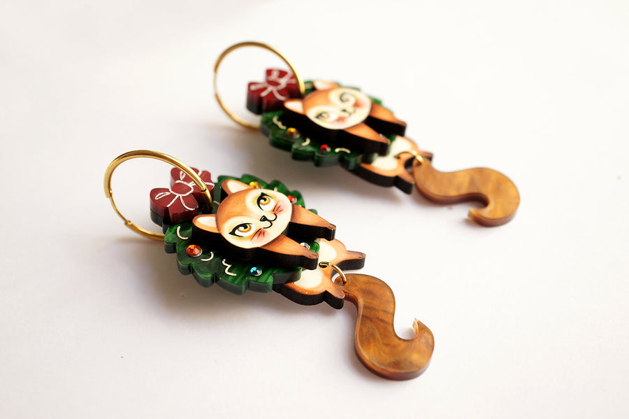 Laliblue : Christmas : Squirrel in a Christmas wreath earrings
