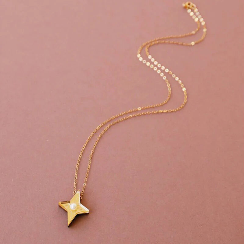 Wolf & Moon : Star II Necklace
