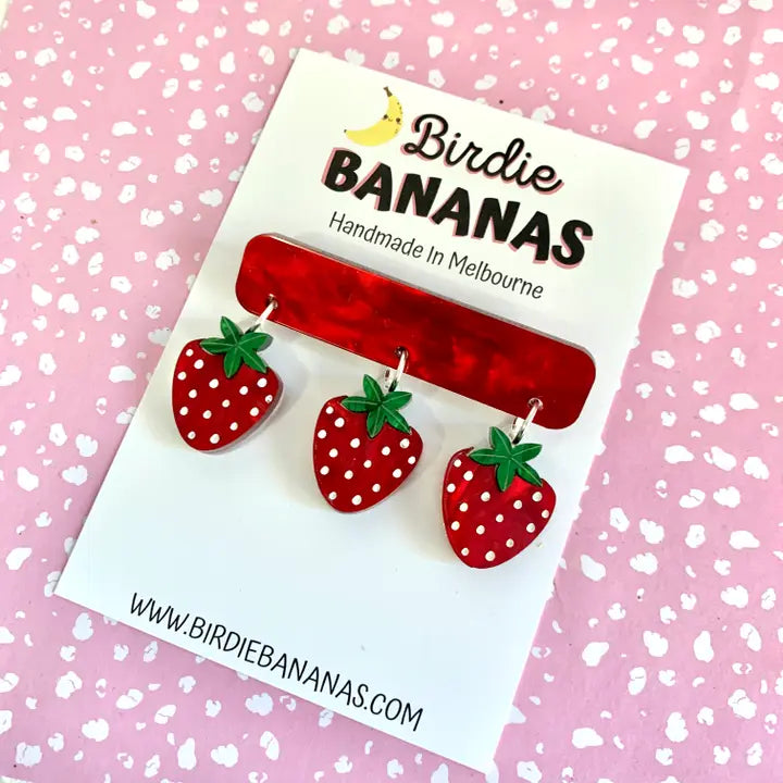 Birdie Bananas : Vintage Strawberry Brooch