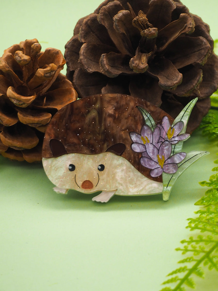 Dolly Dimple Design : Hedgehog Among the Crocuses Brooch