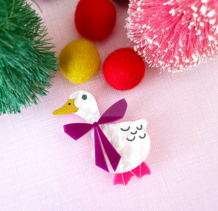 Bright and Bubbly : Christmas : Daisy the Duck Brooch