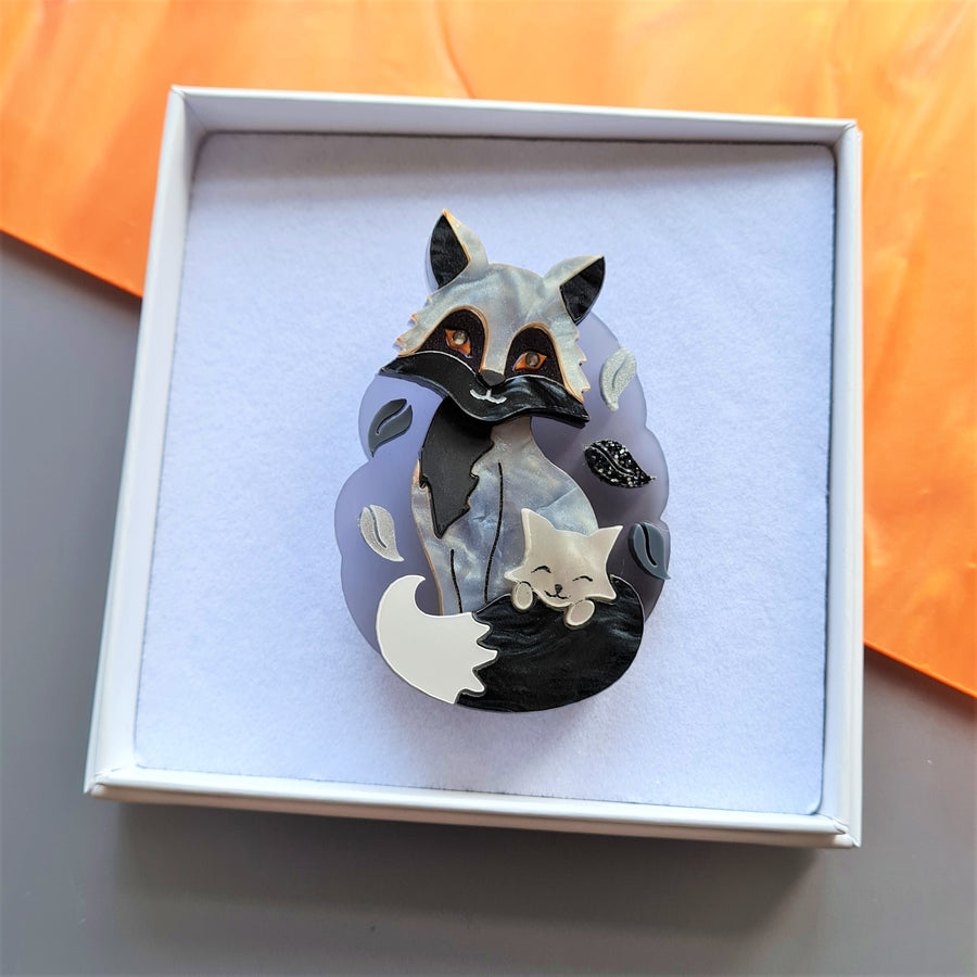 Cherryloco : Silver fox and cub brooch