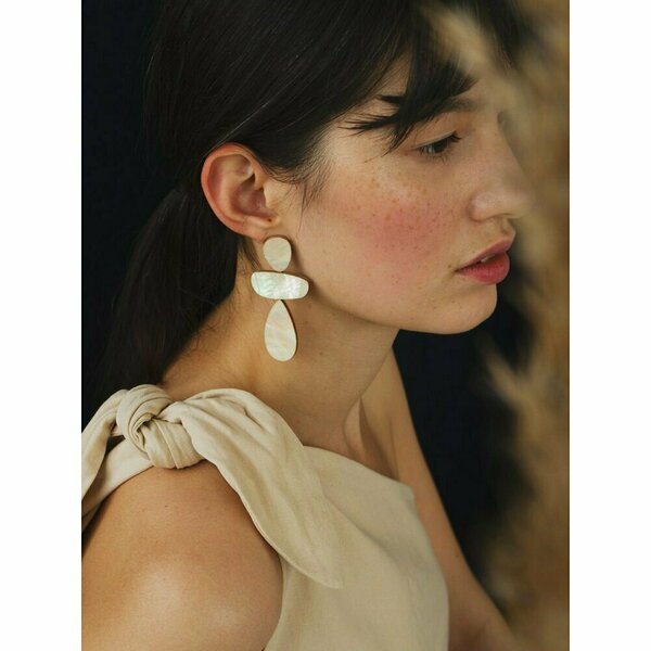 Wolf & Moon : Ana Earrings in Cream