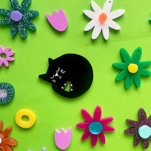 Happy Stuff Studio : Croissant Cat - Black brooch [PRE-ORDER]