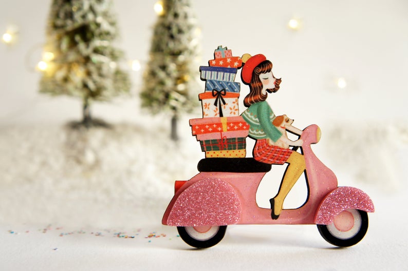Laliblue : Christmas : Girl on scooter with gifts brooch [PRE-ORDER]